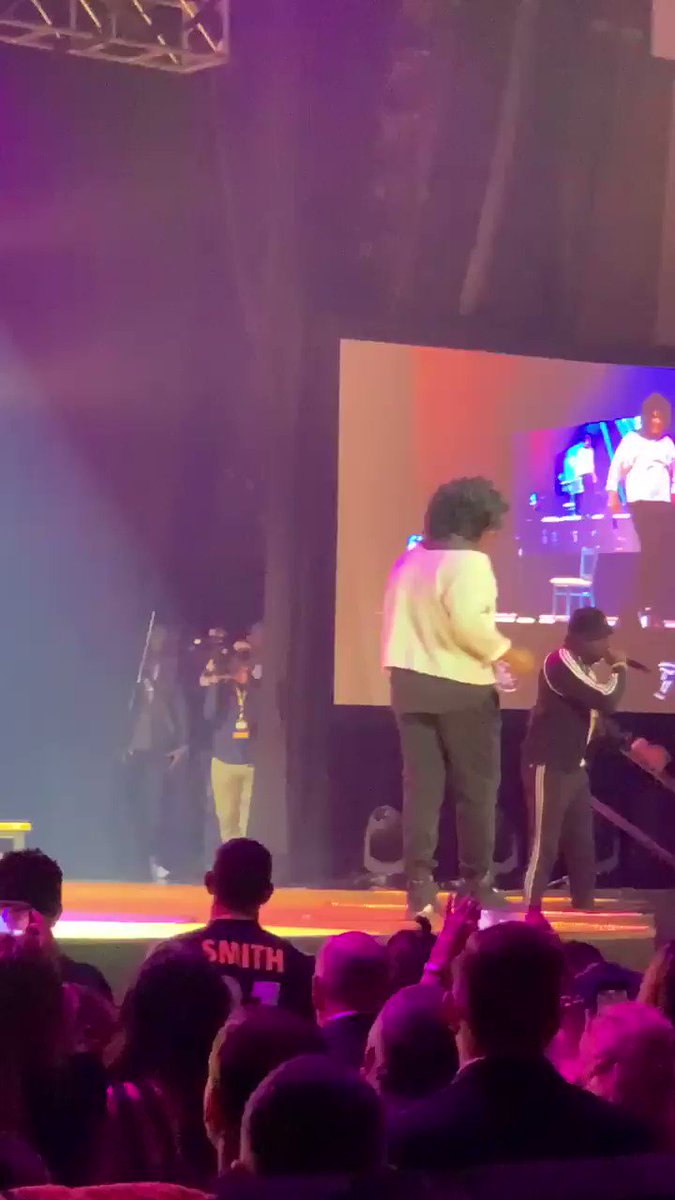 Zach Banner recreating the iconic dance scene from Flashdance is the best thing you'll see today ππ @ZBNFL @steelers
(via @Teresa_Varley)