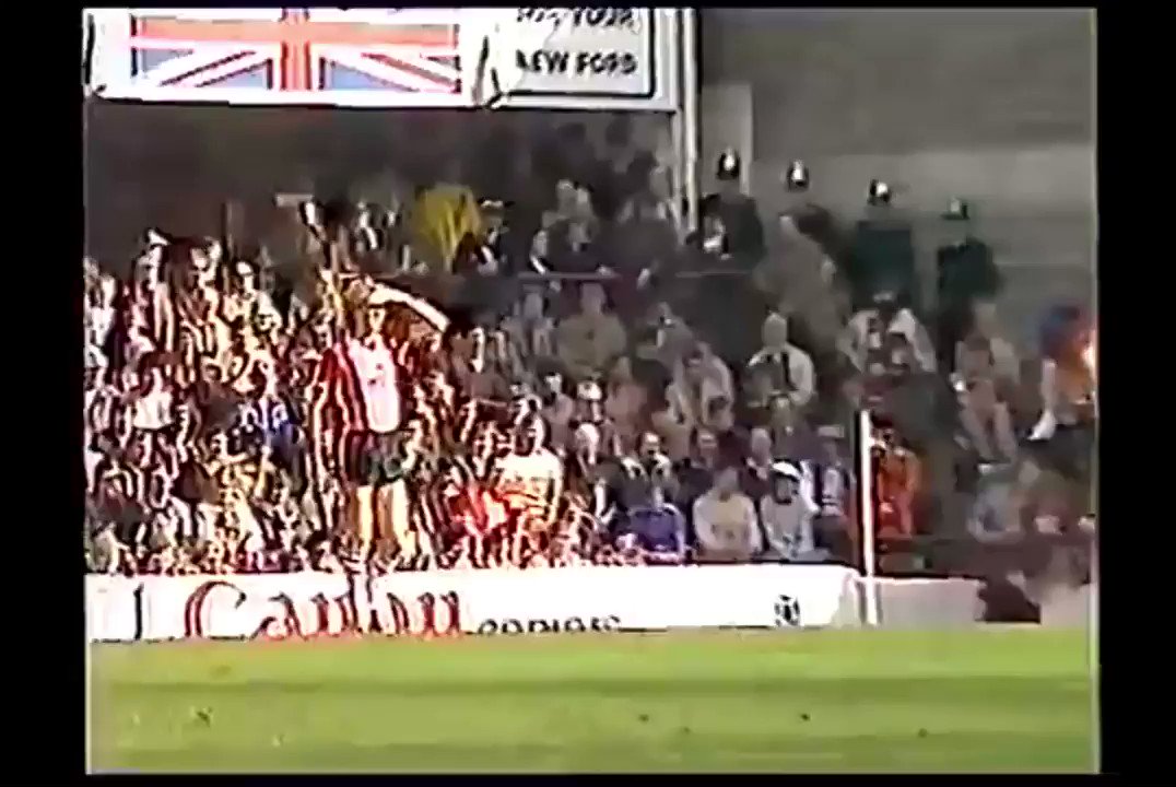 On this day in 1984, Southampton beat Spurs 1-0 at the Dell.

Steve Moran got the decisive goal when he provided a typical poachers finish from a corner.

This game was the sixth in a three month/19-game unbeaten run in all competitions #SaintsFC 
https://t.co/eSqE9YvLcZ
