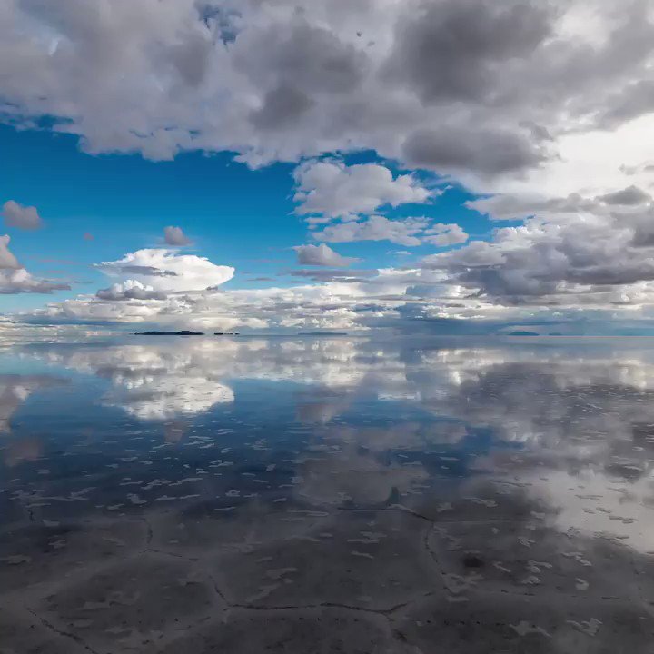 The mind-bending Salar de Uyuni, the world's largest salt flat, located in southwest Bolivia at an elevation of 3,656 meters (11,995 ft) above sea level.
https://t.co/bbbk4ZUyvM
