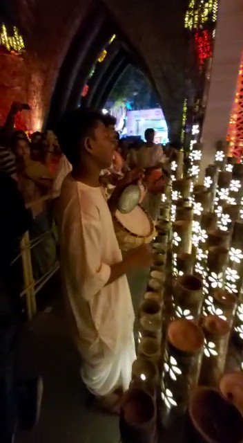 A very happy #Dushhera to all Hindus - here is a snippet from the Ballygunge Cultural Club in Kolkata-a feast for the eyes, such pretty lamps.