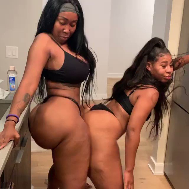 Girl solo pawgs kissing