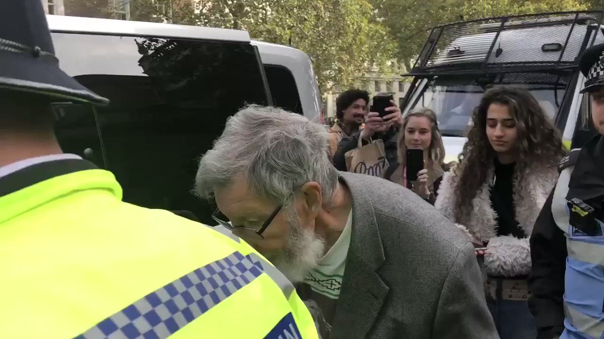 John is 91 years old and has just been arrested for protesting outside the Cabinet Office.
#ExtinctionRebelion @LBC