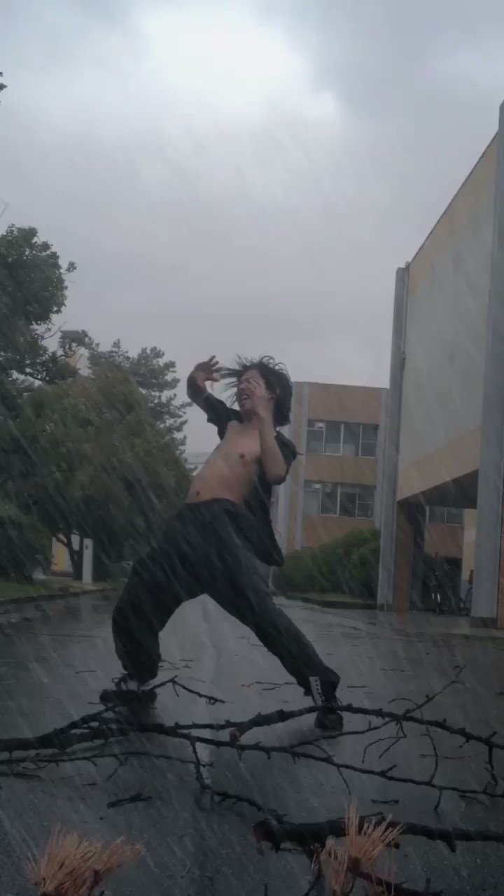 [問卦] 為什麼日本人颱風天要跳HOTLIMIT