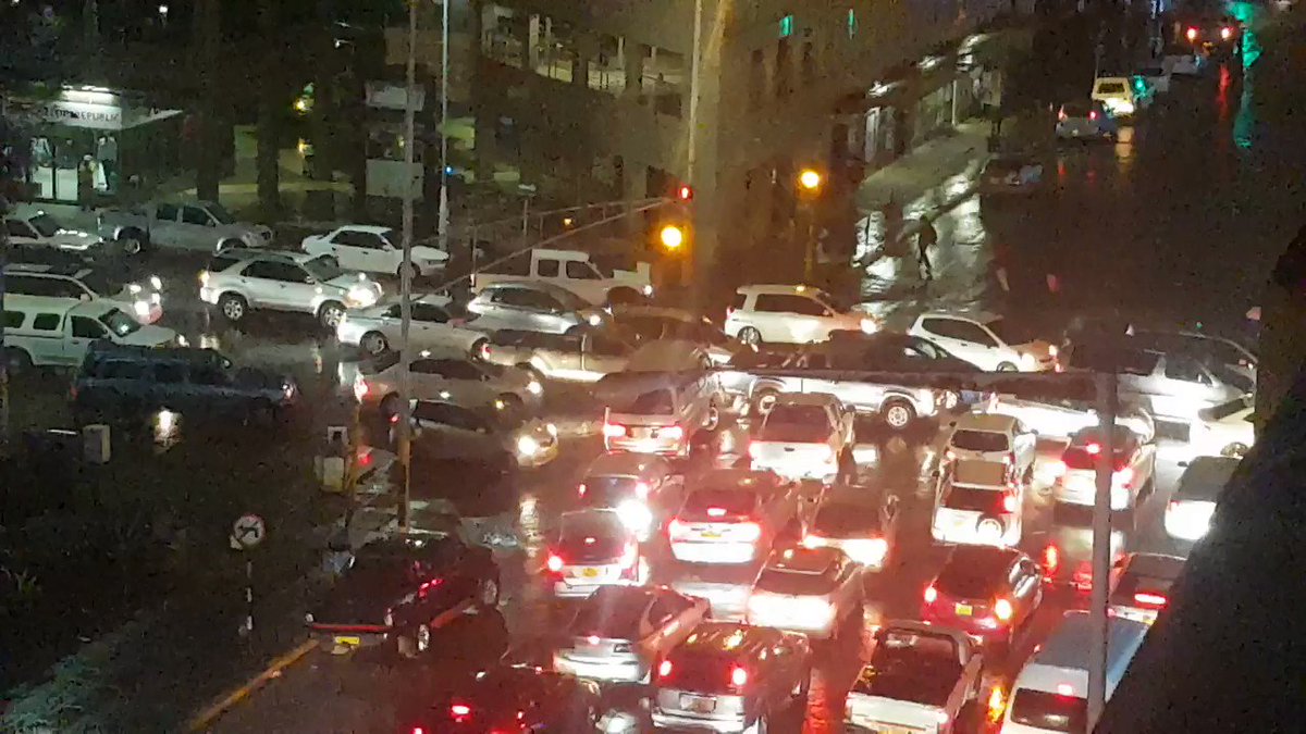 It has just started raining in Harare CBD and all of a sudden motorists start ignoring traffic lights causing unnecessary jams on the streets. A case of indiscipline, probably. #TrafficPatrol