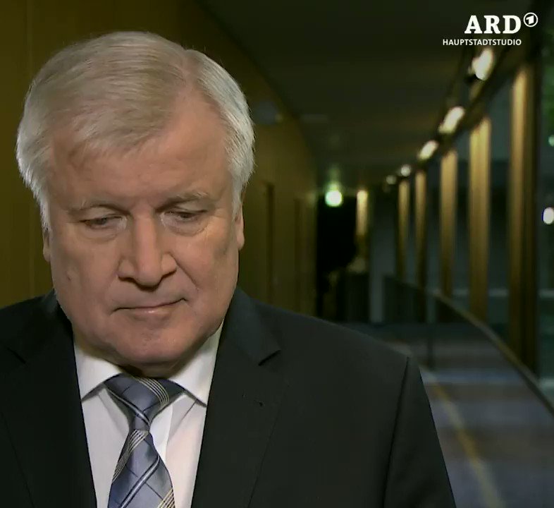 "Wir müssen die Gamer-Szene stärker in den Blick nehmen", sagt Innenminister #Seehofer nach dem Anschlag in #Halle. Rechtsextremismus im Netz und wie gut die Sicherheitsbehörden dagegen vorgehen können, ist Thema im #BerichtausBerlin 👉 So, ab 18.30 Uhr @DasErste & im Livestream