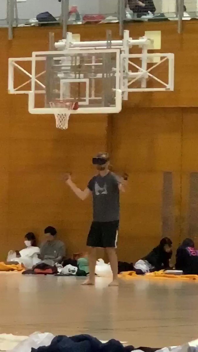 ええ...。なにこの人。避難所に居たVRニキのお陰で人生初避難所も怖くなかった
