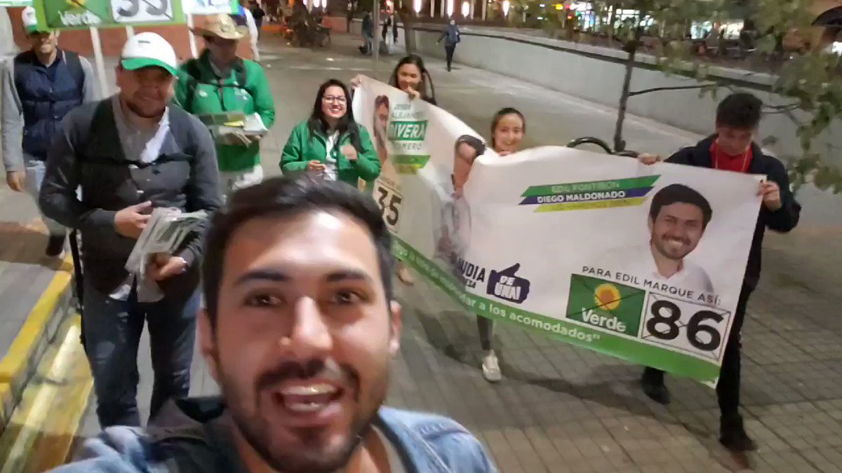 Después de una gran jornada dando a conocer las propuestas de @ClaudiaLopez a la alcaldía, de mi amigo @alejoriveraca 3️⃣5️⃣🌻 años concejo y las nuestras a la JAL 8️⃣6️⃣🌻 es momento de ir a casa, quitarse los zapatos y descansar... DE UNA! 😂