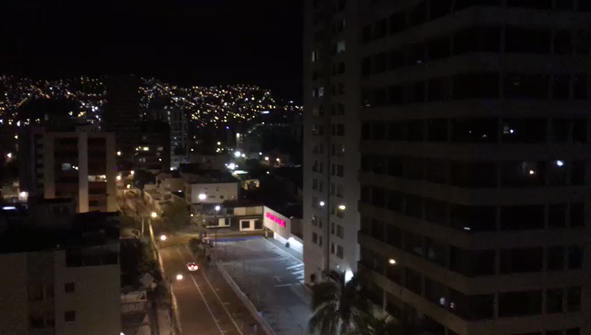 "Cacerolazo por la paz" en Quito: en la capital de Ecuador, habitantes piden que retorne la tranquilidad a las calles http://bit.ly/2VEhg01