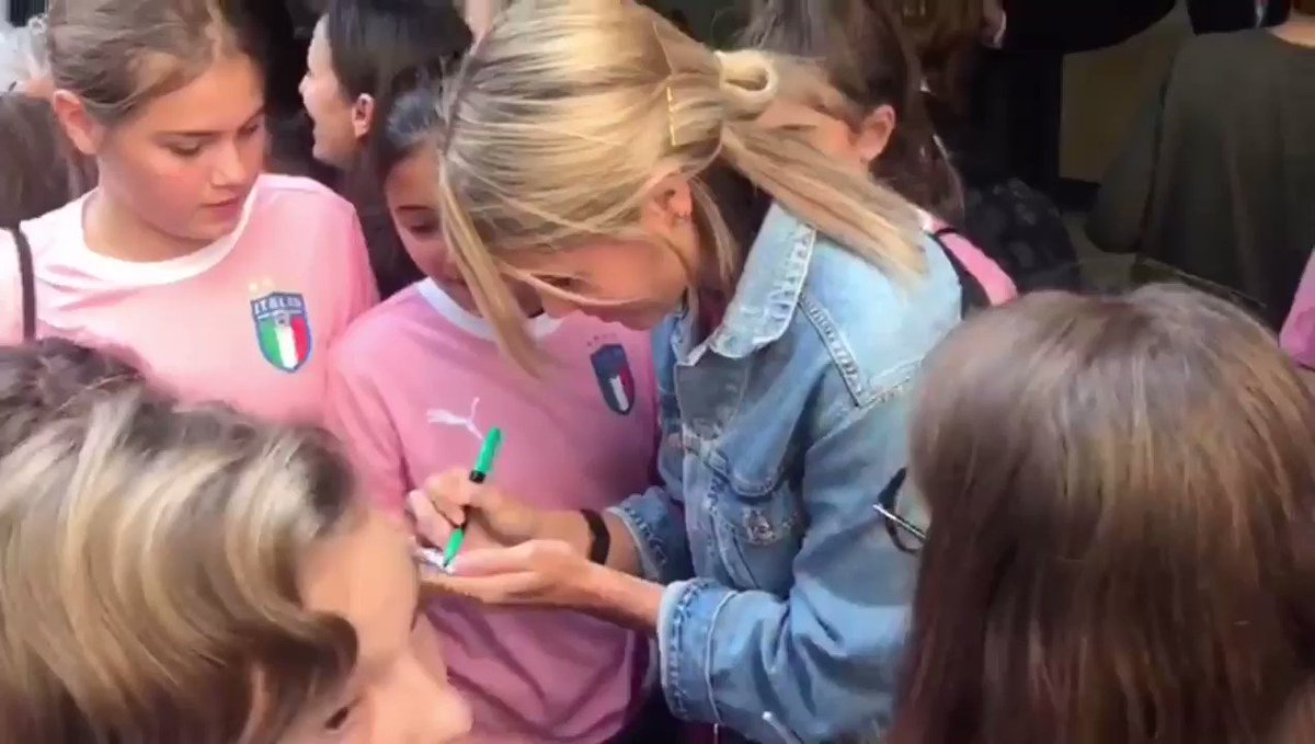 AS Roma Femminile (@ASRomaFemminile) on Twitter photo 13/10/2019 20:06:43 ✍️ @AndrineStolsmo a @ilfestivalsport di Trento 🤗 #ASRomaFemminile ✍️ @AndrineStolsmo a @ilfestivalsport di Trento 🤗 #ASRomaFemminile