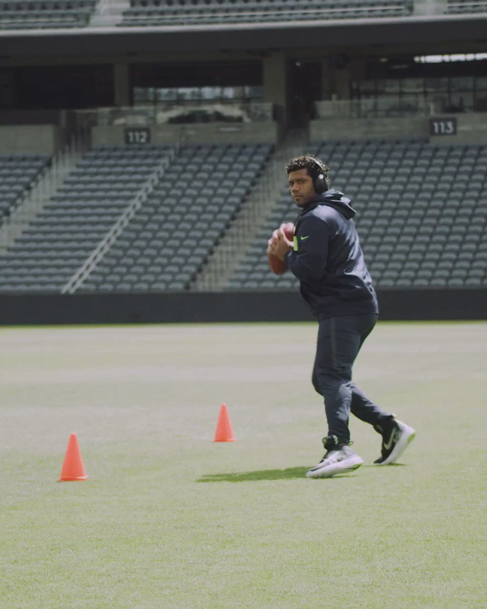 He's off to the hottest start of his career. And @DangeRussWilson is just getting warmed up.
#SEAvsCLE #BoseHeadphones #NFL100 http://bose.life/2lYiFRx