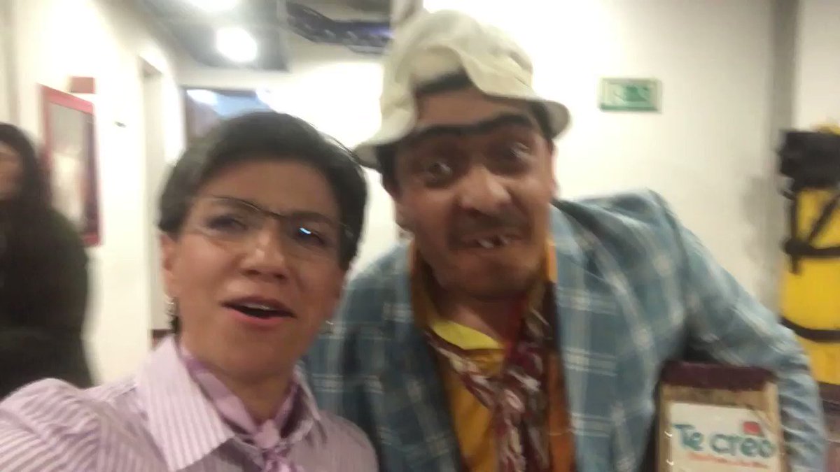 Los invito a divertirnos un rato (léase a reírse a costillas mia) a las 6pm en mi encuentro con @susoelpaspi en @CaracolTV. Que nada nos quite la maravillosa capacidad colombiana de reírnos y burlarnos de nosotros mismos!