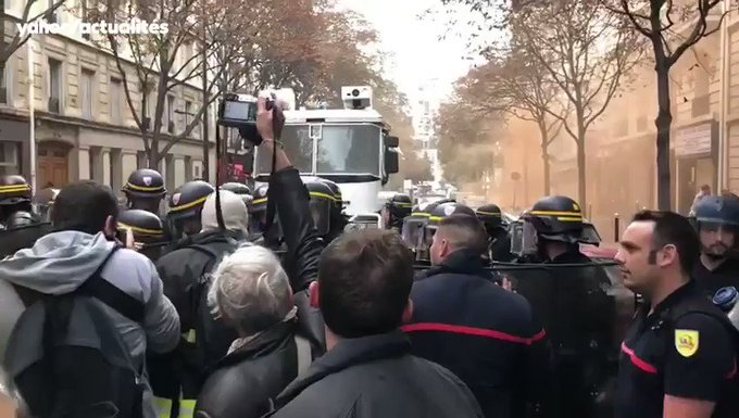 Pompiers en colère à Paris : tensions avec la police, au moins 6 interpellations 6UQVhwm_oZ-gSV0s?format=jpg&name=small