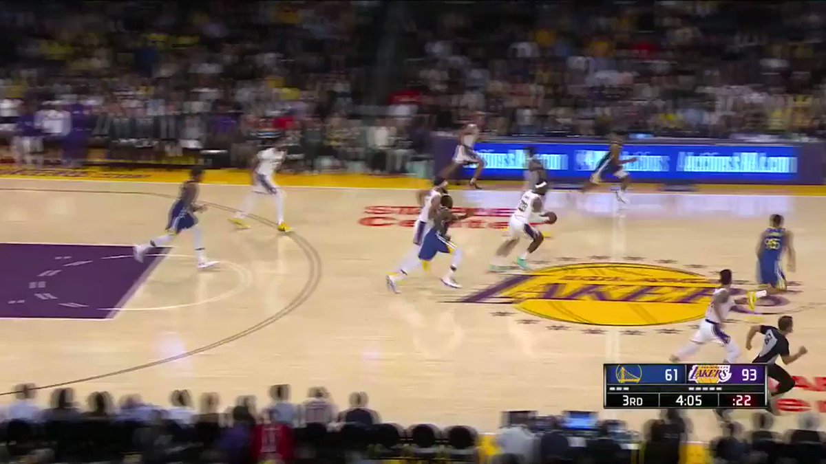 ‼️ HOW, @KingJames ‼️
👀 All angles look at this CRAZY no-look, over-the-head dime from LeBron in transition!