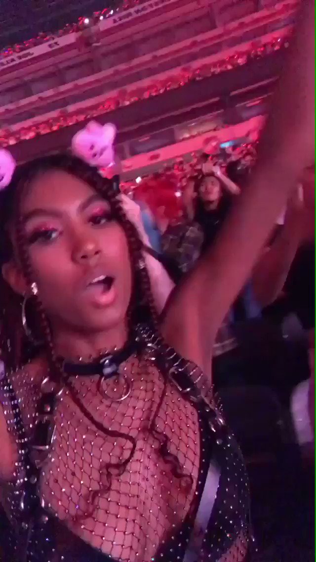 gab | ten luvr (@fairybunhun) on Twitter photo 2019-11-22 15:06:16 MetLife D2 was unforgettable 💀#BLACKGIRLSLIKEKPOP MetLife D2 was unforgettable 💀#BLACKGIRLSLIKEKPOP