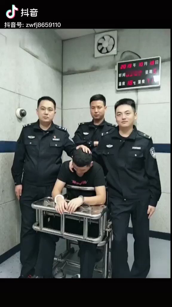 Arslan Hidayat ئارسلان ھىدايەت On Twitter Disturbing Uyghur Muslim In A Torture Device Called A Tiger Chair Chinese Police Officers Sending A Message To Activists Like Myself Come And Save Him If
