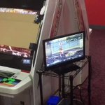ゲーム画面が見えないのに弾を避ける船橋のゲーマー!