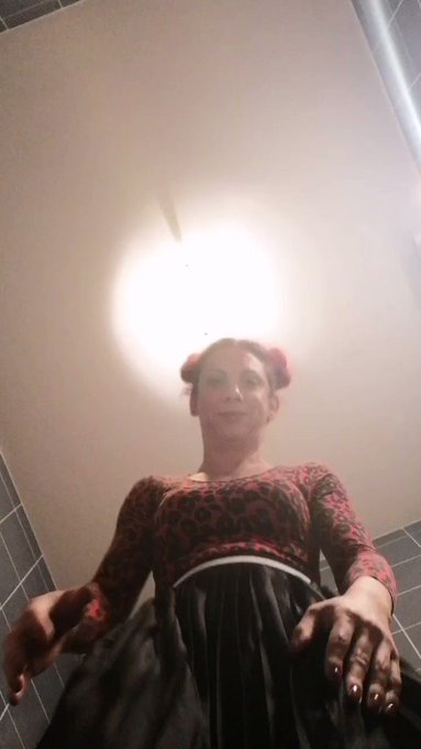 What is under that skirt? ???
#nsfw #transwoman  #transgendergirl #transgirl #transgirls #tgirl #transmodel