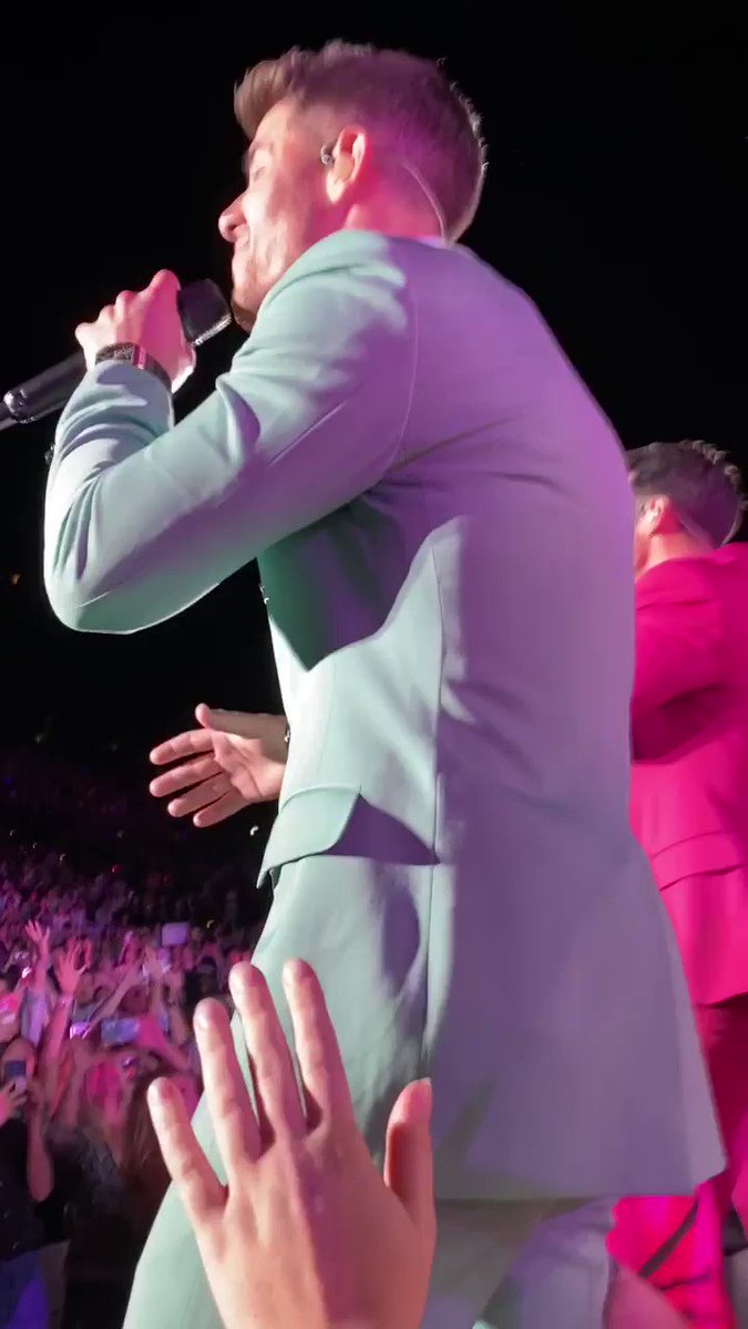 I think we got the best view of Only Human ever to exist oh my god @jonasbrothers @JonasConcerts 😍😍😍😍