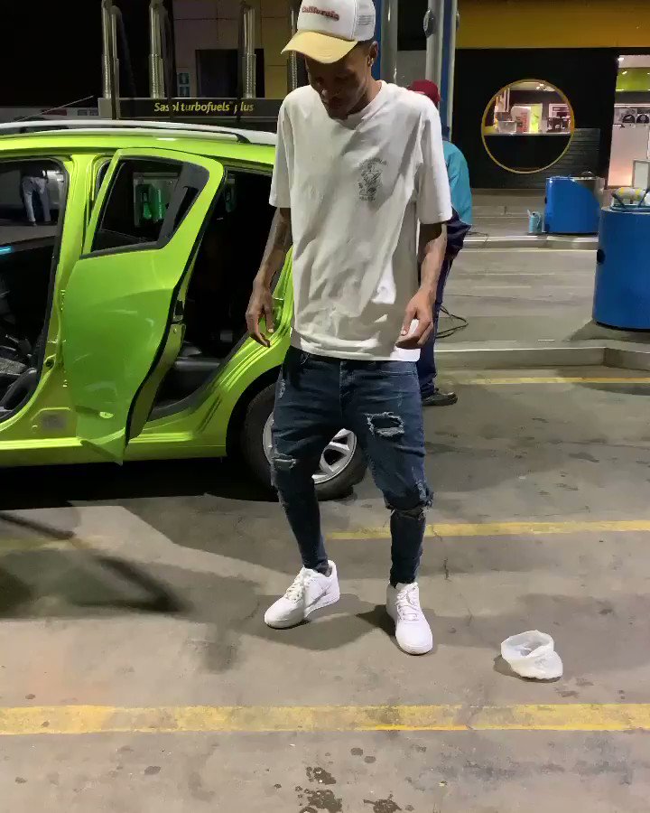 Little brothers will make you do anything!!
@farxtheepic in the back 🤣🤣🤣🤣🤣🤣 https://t.co/Gnl3Vm3JE0