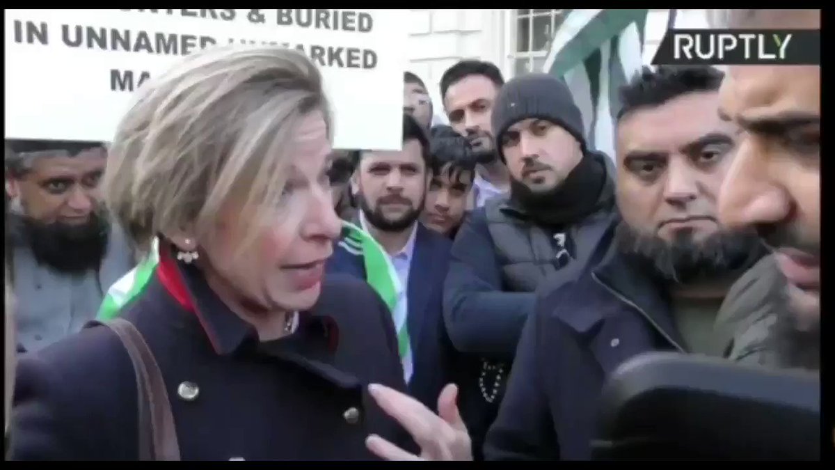 Sharing this clip with 500 great American patriots today as a warning for America.
This is London. Do not let yourself fall as we have fallen. Do not become like us. We are Little Pakistan.
#RestorationWeekend