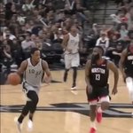 とあるNBA選手、ディフェンスをサボるもとんでもないプレーをしてしまう!