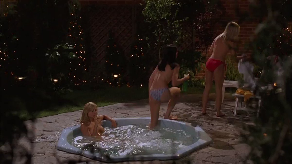 Molly Schade – EuroTrip (2004) – Celeb Nudity