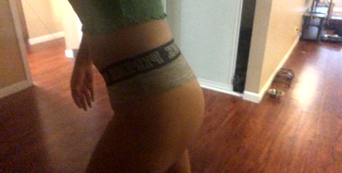 Eat Me ? https://t.co/KiVCZN0vru
