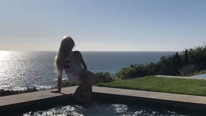 ♥️ BTS in paradise #Superhot ? #ComingSoon @xart @colettexart ❣️ https://t.co/TD30hY2mFS