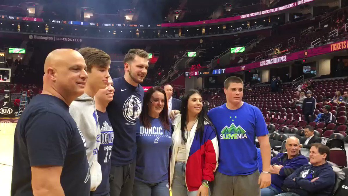 I wrote about @luka7doncic’s friendship with Cleveland-area resident @Joey_Tromba, who is in remission from non-Hodgkin Lymphoma. Here’s Luka meeting with Joey and his family before tonight’s game. I’ll tweet the story link when it’s been posted.