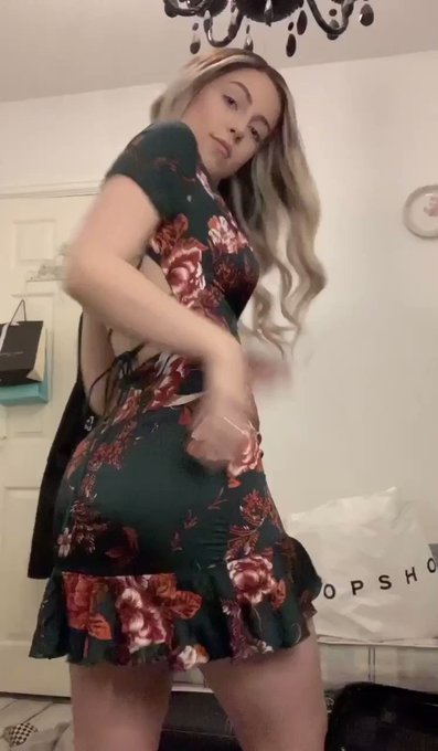 I got that dress we tweeted about ages ago HAHAHA  @seanyyyx https://t.co/CNMJcPYOc3