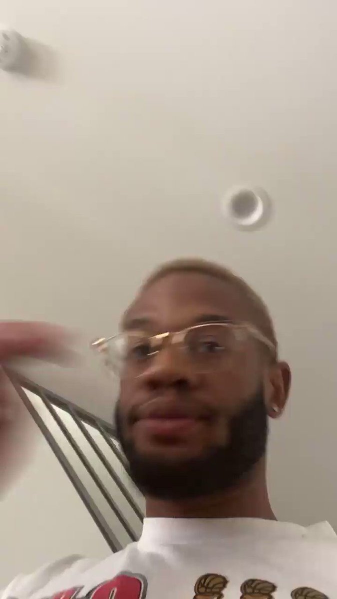 Demetrius (@DemetriusHarmon) on Twitter photo 2019-11-06 23:17:23 living by myself week 1: i have lost my keys two days in a row living by myself week 1: i have lost my keys two days in a row