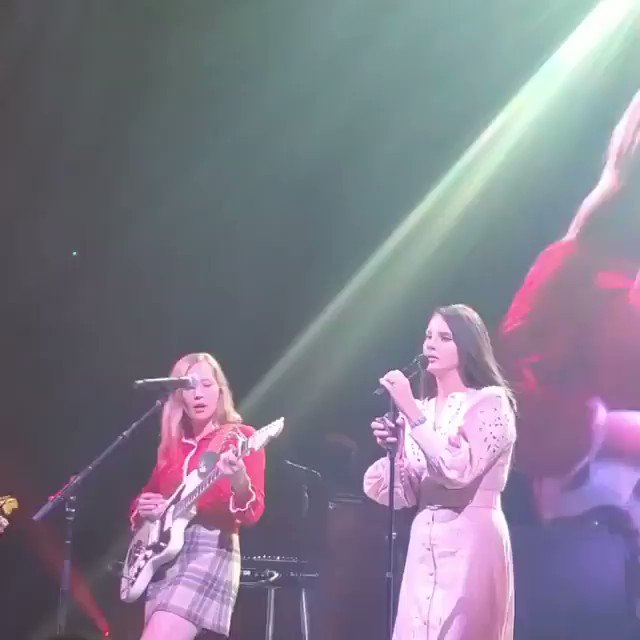 Thank you to the 🌙 and back for having me on your stage and singing my song you absolute angel @LanaDelRey