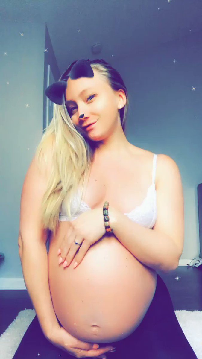 AJ Applegate on X: #32weekspregnant It's getting so close to my due date!  😍🥳 t.coPmL8NZg4qJ  X