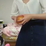 リンゴを真っ二つに割る筋力自慢の彼女! 別の意味で腹筋割れたわ!