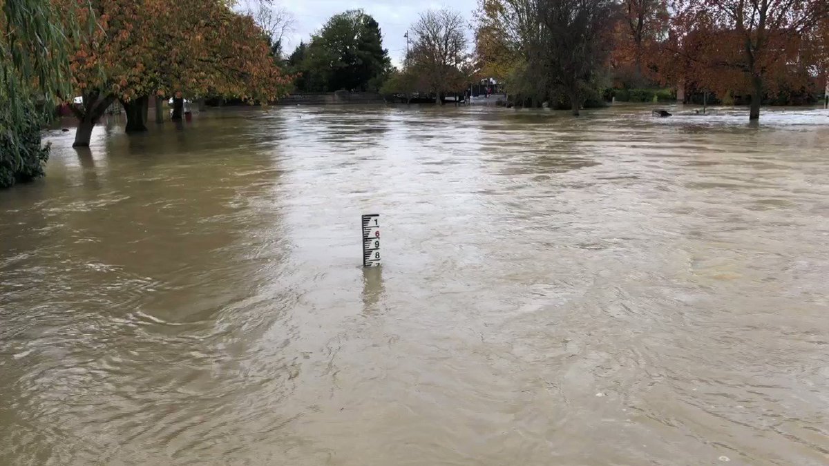 Just seen monitoring data showing that River Eau in Scotter #Lincolnshire is now 8ft higher than it was yesterday morning #flooding