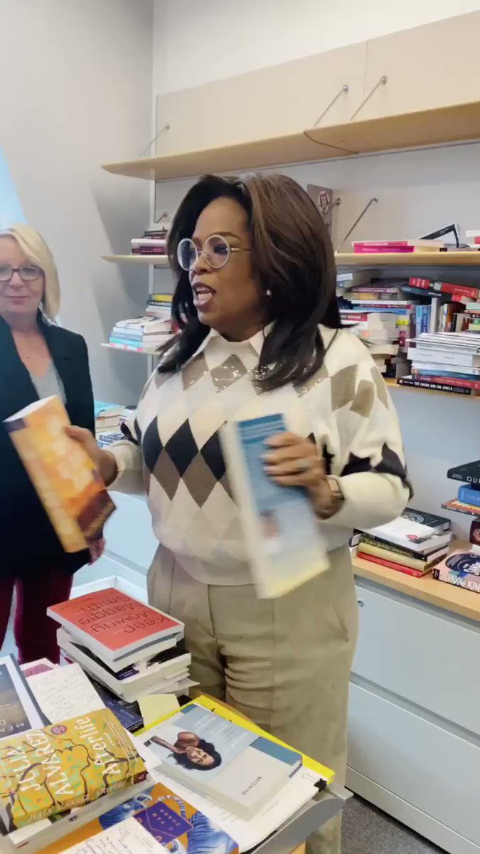One of my favorite things to do is rummage through @oprahmagazine’s book editor @leighhaber ‘s office. She has all the latest books often before they’re published. What to my wondering eyes did appear.. a new faaaavorite thing! Find it here: http://oprahmag.com/oprah-favorite-things-2019 … @MichelleObama