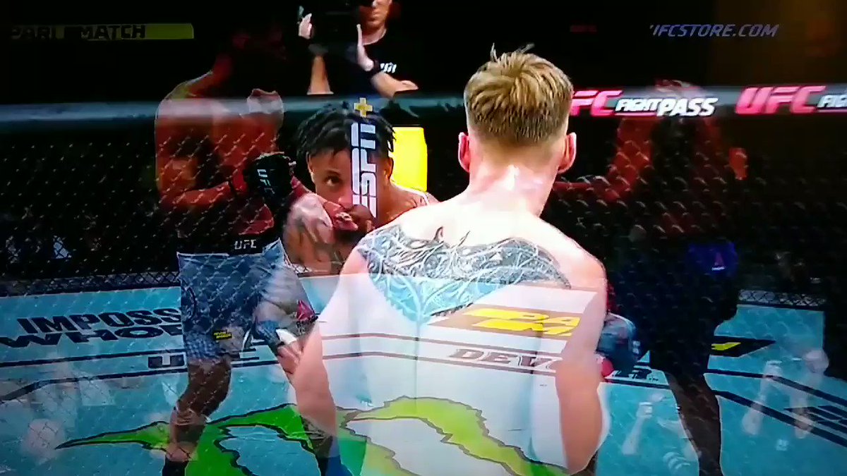 Greg Hardy lost his MMA fight today against Alexander Volkov by unanimous decision
(Video: @marsgotsbars)