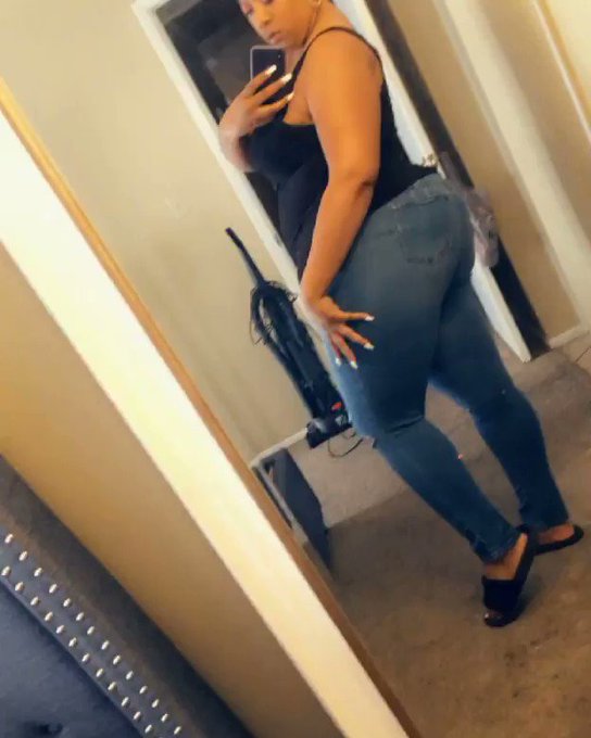 You like me in jeans 🍑👀 #bbw #fashionnova #ass #booty #bigfine #toes #footfettish #bbwlovers https://t