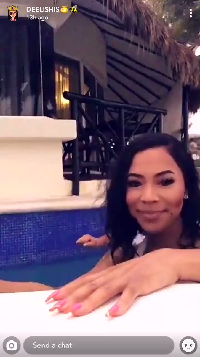 Raymond Santana from the Central Park 5 is smashing Deelishis.
Fellas don't ever let none of these auntie built ass Twitter honeys with call center jobs talk to you like you aint worthy. #RegularBuiltNiggasWinning