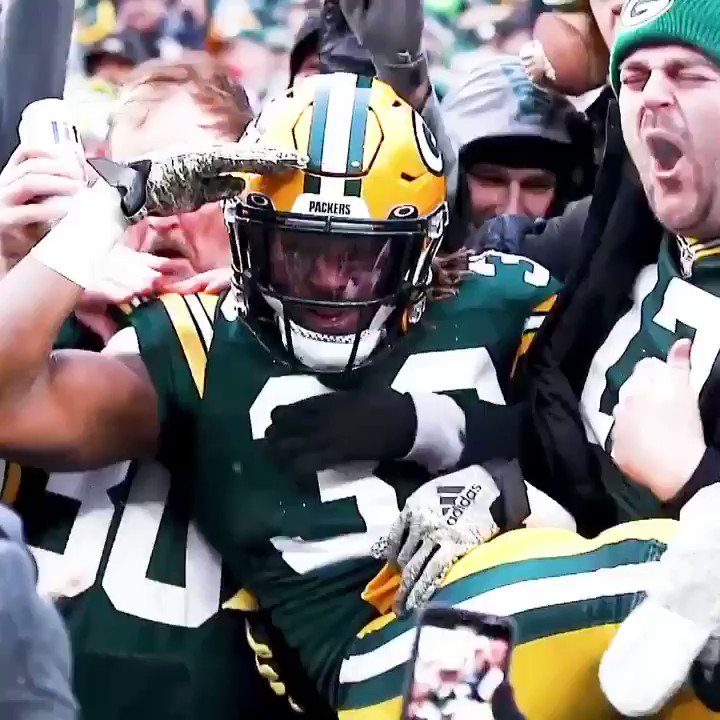 Happy Veterans Day to my parents and older brother and everyone one else whose sacrificed their lives I can’t thank you enough 🙏🏾🇺🇸🎖#SalutetoService @packers