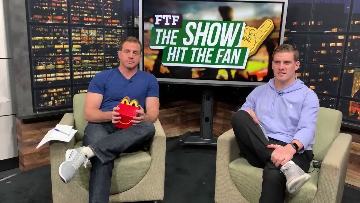 What’s hitting the fan today:
-#LSUvsBAMA
-#PSUvsMINN
-#KSIvsLogan2
On The Screen: my The Joker/Marvel theory 🤔
Drop or Drop: Yeezy Shoes🥍
@ShowHitTheFan w/ @DaveyEmala_0
7 p.m. http://FTFNEXT.com
11 p.m. Eleven Sports
Plus @McDonalds Classic toy reveal👇🏽