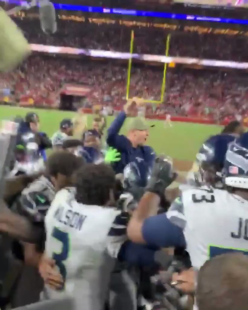 SportsCenter (@SportsCenter) on Twitter photo 2019-11-12 05:45:14 Kick the game winning FG. Instantly smothered by teammates π Kick the game winning FG. Instantly smothered by teammates π