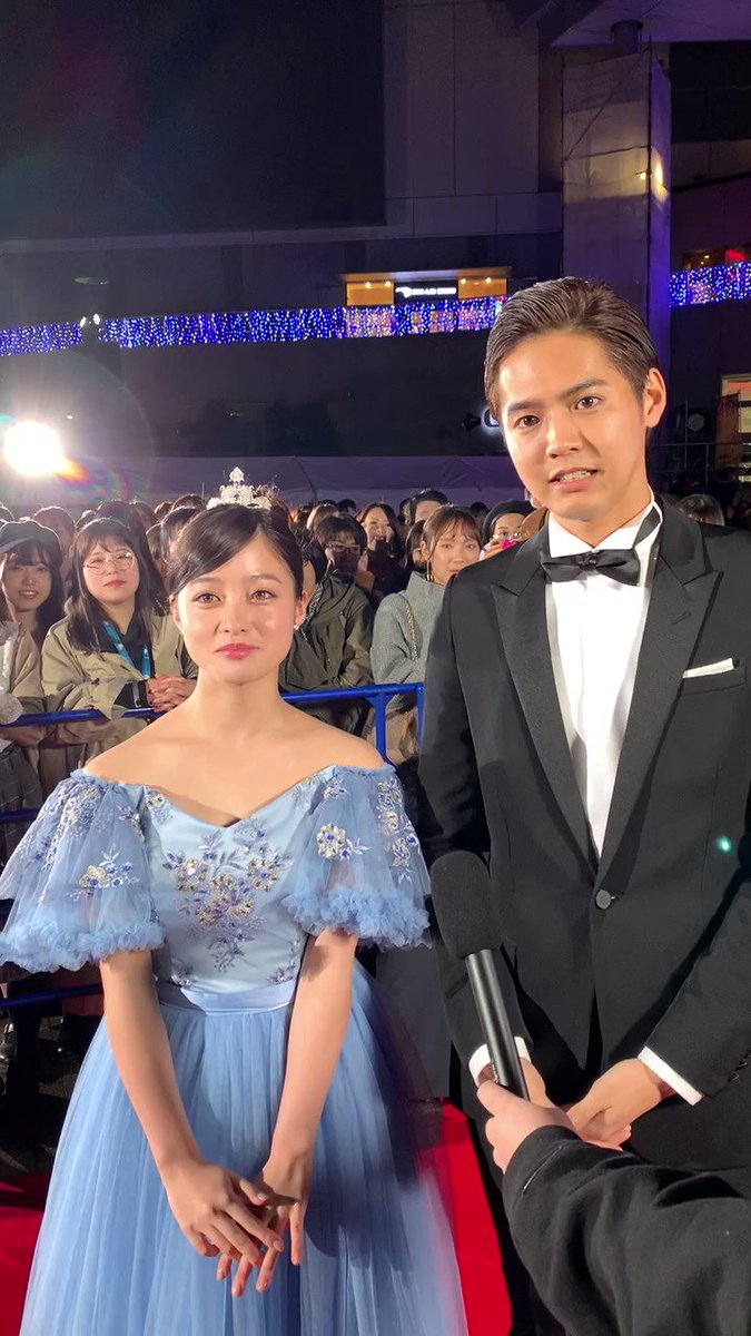 映画「午前0時、キスしに来てよ」のキャスト2人が投げキッス！ファン400人熱狂！