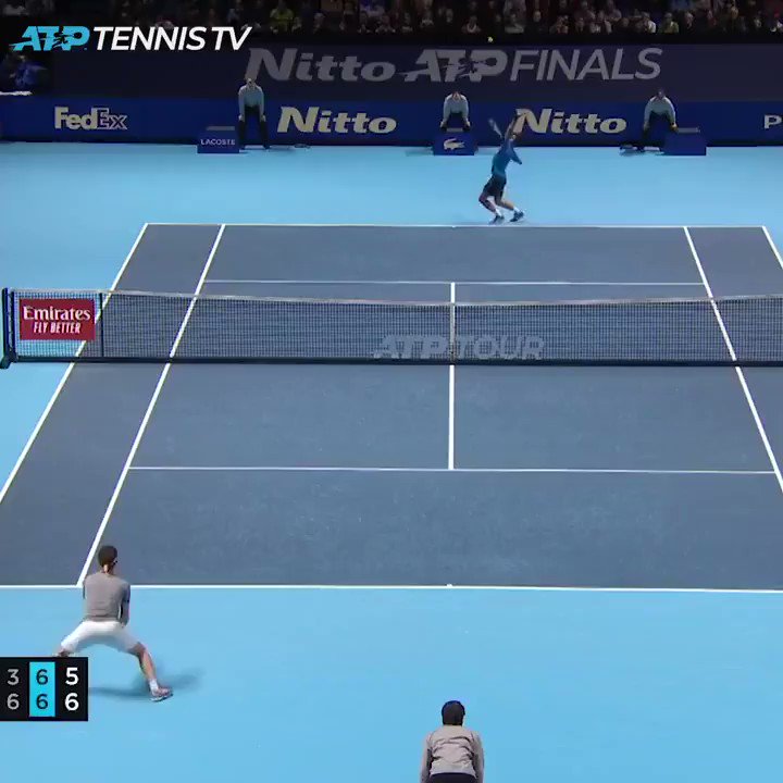 London, you’ve just witnessed a CLASSIC.
@ThiemDomi defeats Djokovic 6-7(5), 6-3, 7-6(5) to book his spot in the #NittoATPFinals final four 🙌
🎥: @TennisTV