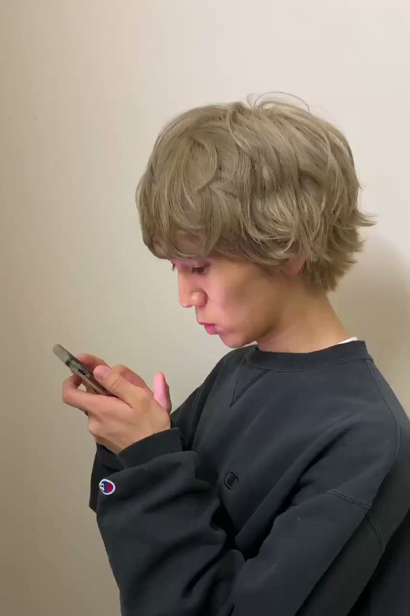 推しがライブで耳掛けした髪型で登場した時のオタク 話題の画像がわかるサイト