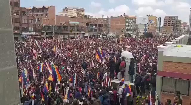 #EvoEsElPresidente y contra el #GolpeDeEstadoEnBolivia el pueblo de Bolivia está en la calle volve Evo Morales #BoliviaGolpeDeEstado