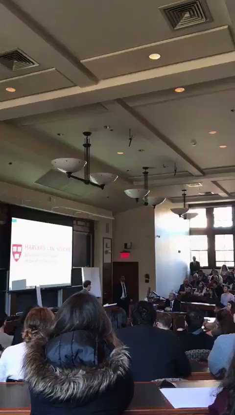 Harvard Students for Bernie on Twitter