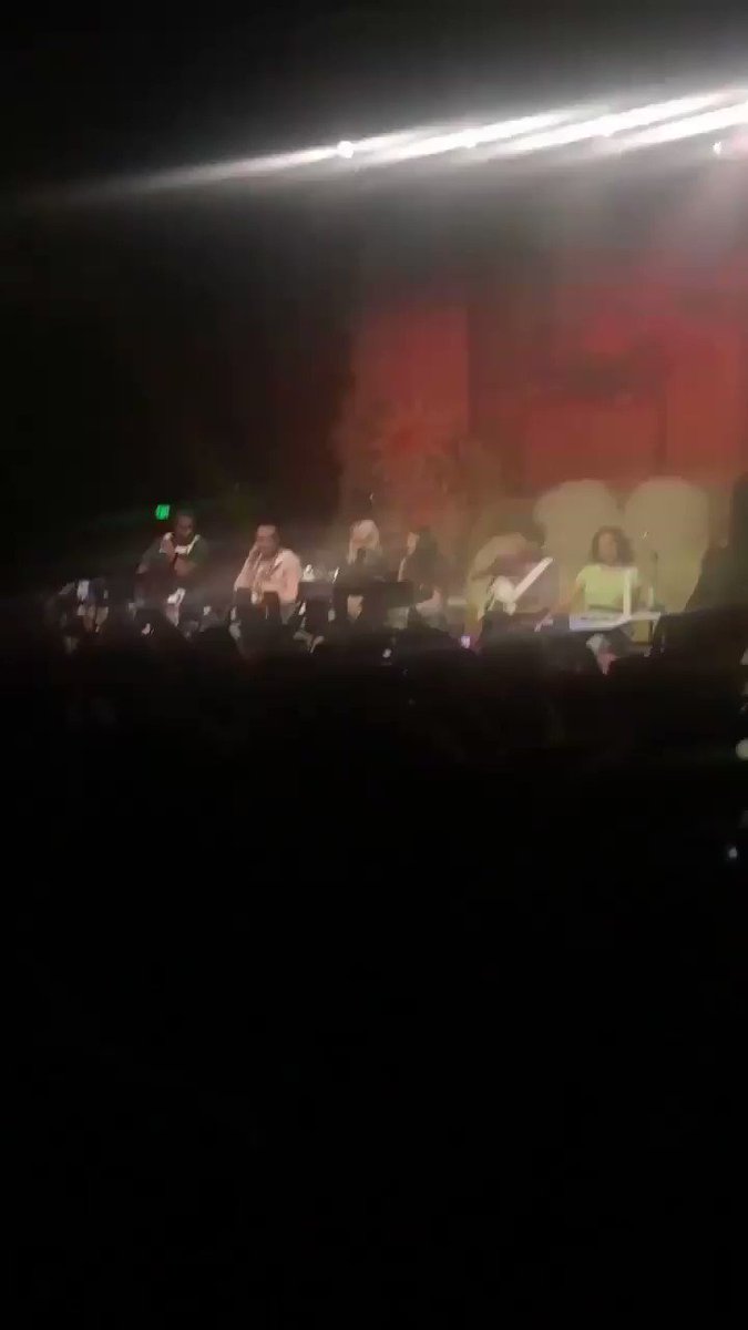 November 11: @selenagomez performing Anxiety with @JuliaMichaels in The Fonda Theater in Los Angeles#SelenaGomez #Selenators