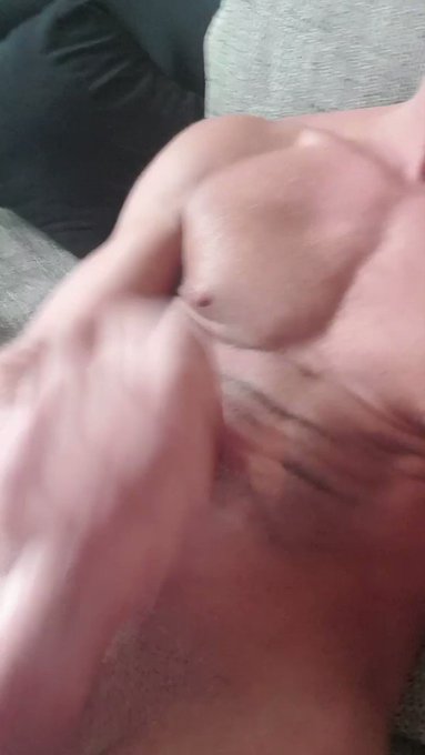 J'ai garder mes couilles 2 jours pour une grosse ejac matinale.. je me suis mis dans la gueule !💦💦 il