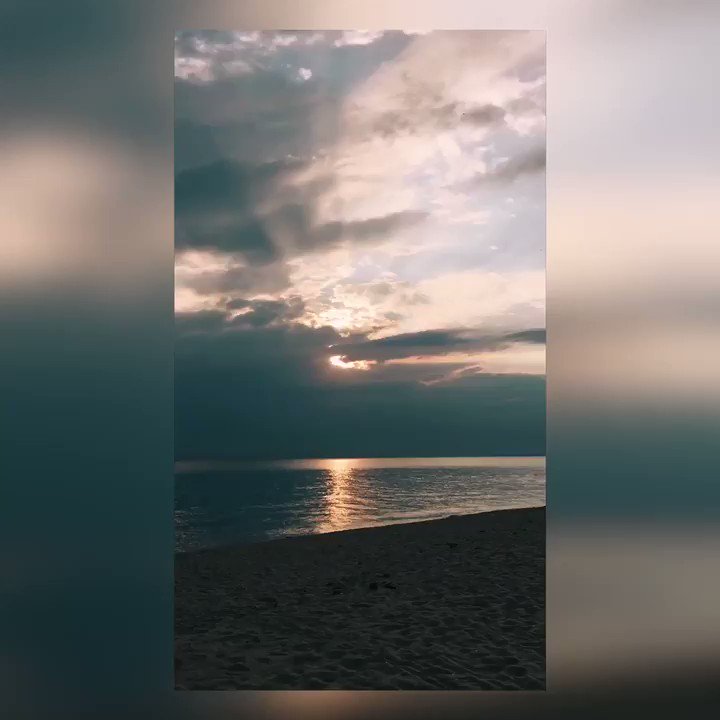 รู้ไหมว่า ...
#ไม่ใช่ทุกการจากลาจะพาเรามาเจอกันอีก
This may be a sad chapter but you are not a sad story. 🌊